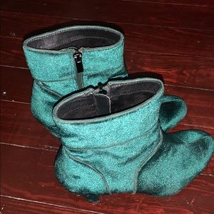 Selling b/c I wore once and they can’t fit